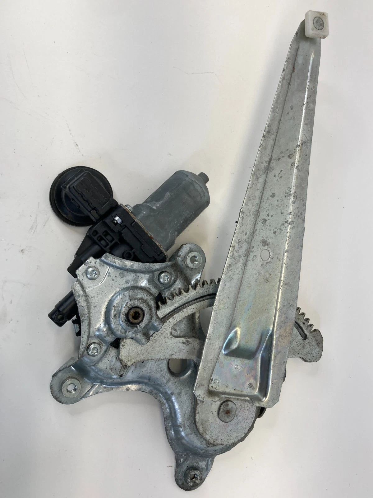 2007-2009 LEXUS RX350 REAR LEFT DOOR WINDOW REGULATOR MOTOR 85720-AE020 OEM
