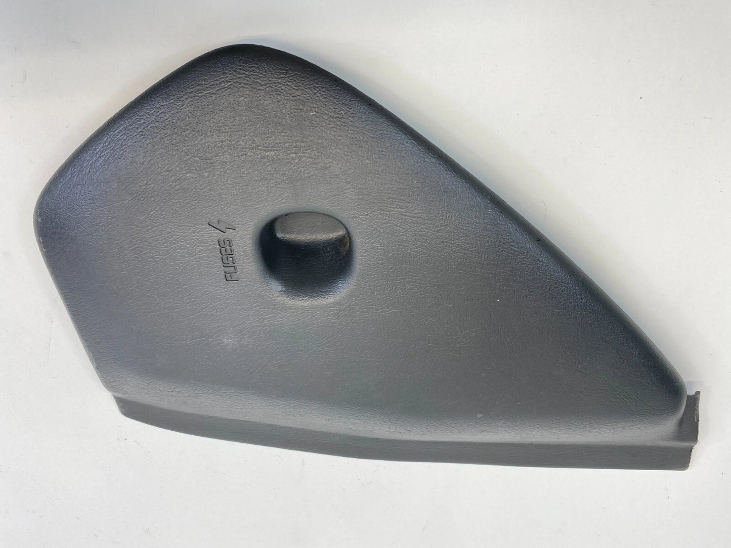 2000-2005 CHEVROLET MONTE CARLO LEFT FUSE BOX COVER DASH END PANEL 10405339 OEM