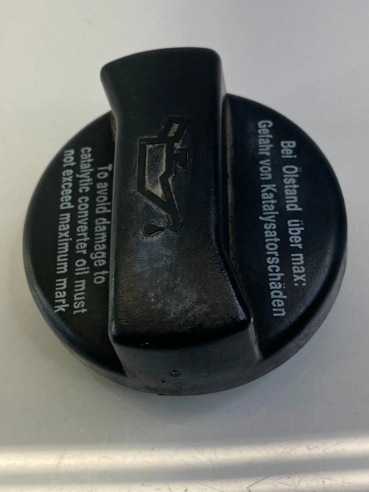 1998-2014 98-14 VOLKSWAGEN BEETLE ENGINE OIL FILLER FILL PLASTIC BLACK CAP OEM