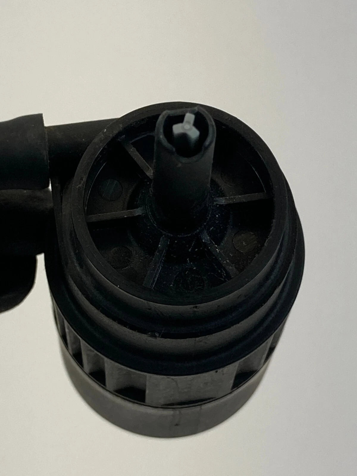 12-15 CHEVROLET CAPTIVA SPORT WINDSHIELD WASHER RESERVOIR PUMP MOTOR ASSEMBLY