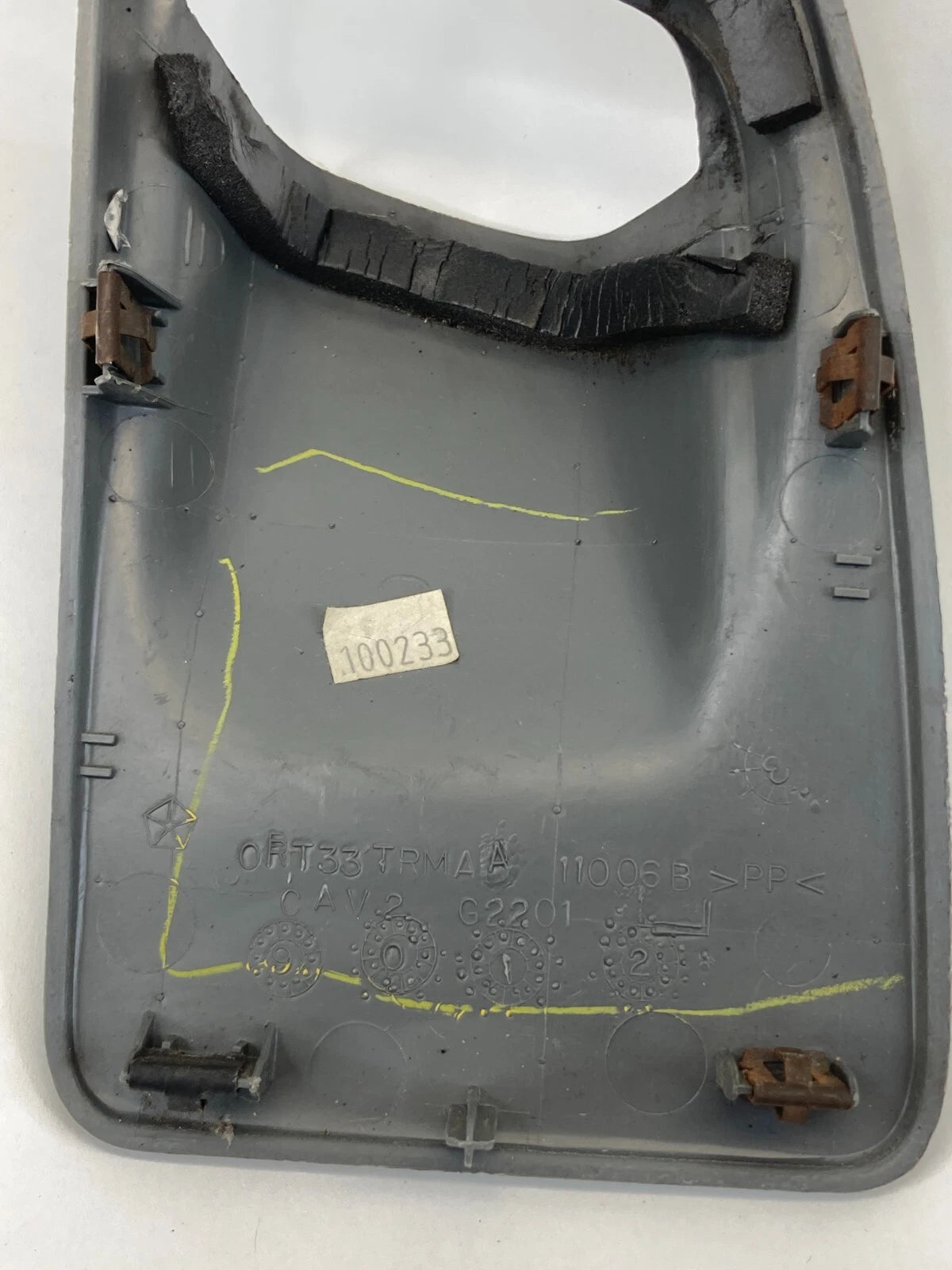 2004-2007 DODGE CARAVAN REAR LEFT SIDE SEAT BELT TRIM BEZEL 0RT33TRMAA OEM