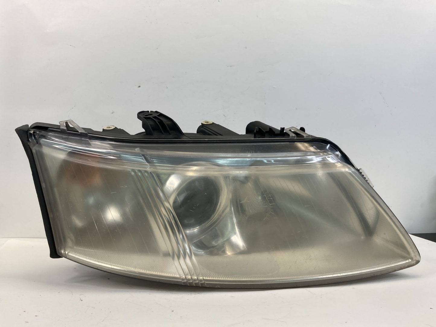 03-07 Saab 9-3 Front Right Passenger Side Headlight Headlamp Halogen Aftermarket