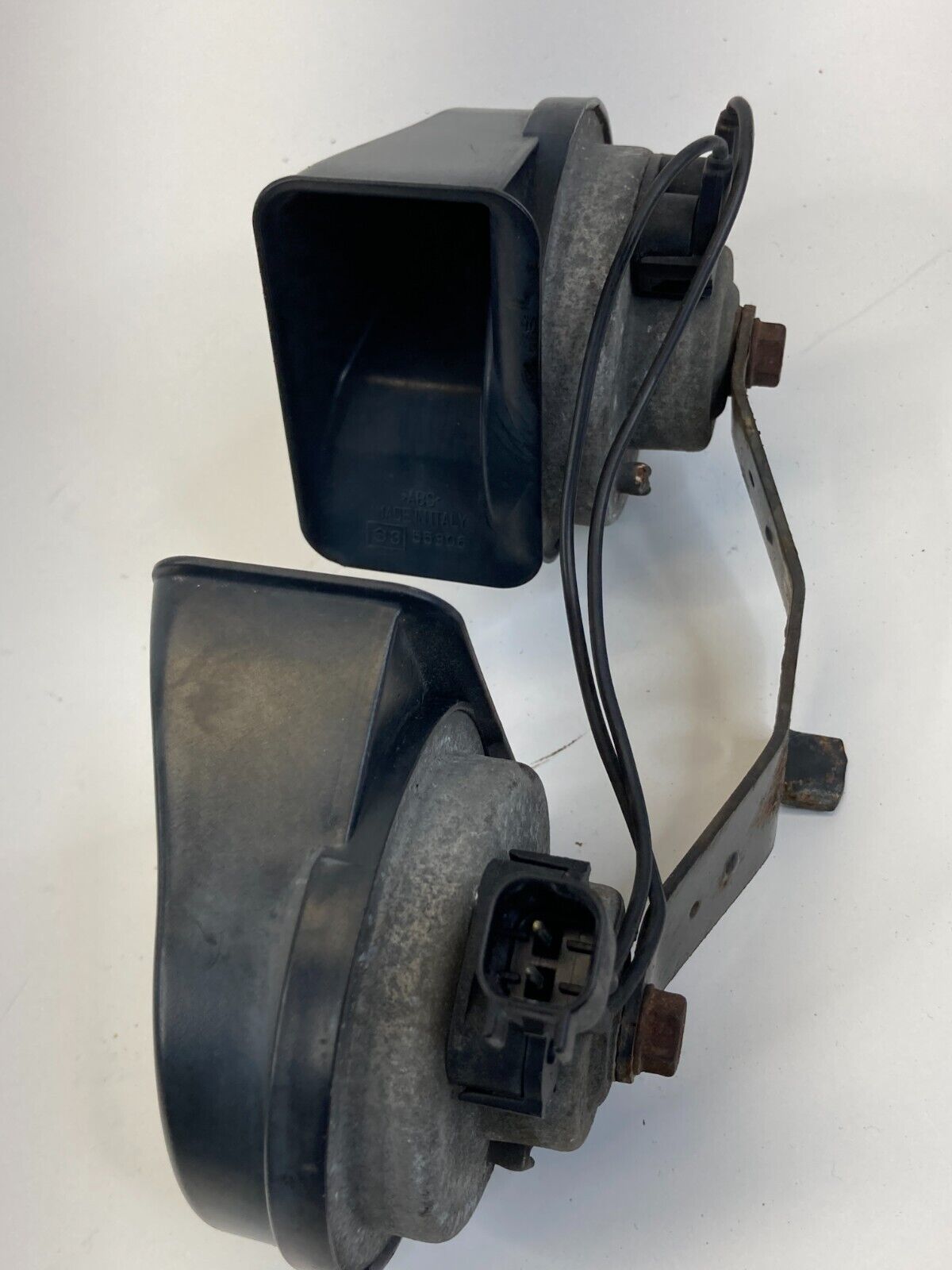 2003 2004 Ford Crown Victoria Dual Note Horn High & Low Note Pair E37042 OEM