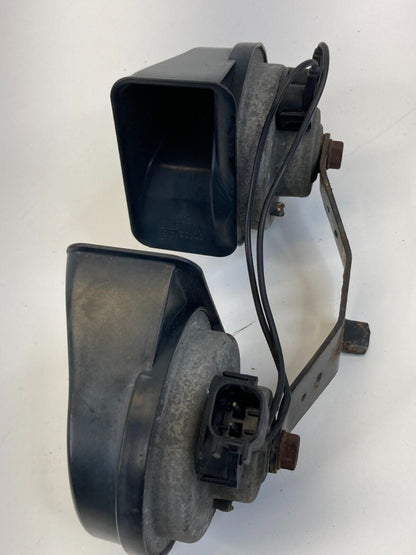 2003 2004 Ford Crown Victoria Dual Note Horn High & Low Note Pair E37042 OEM