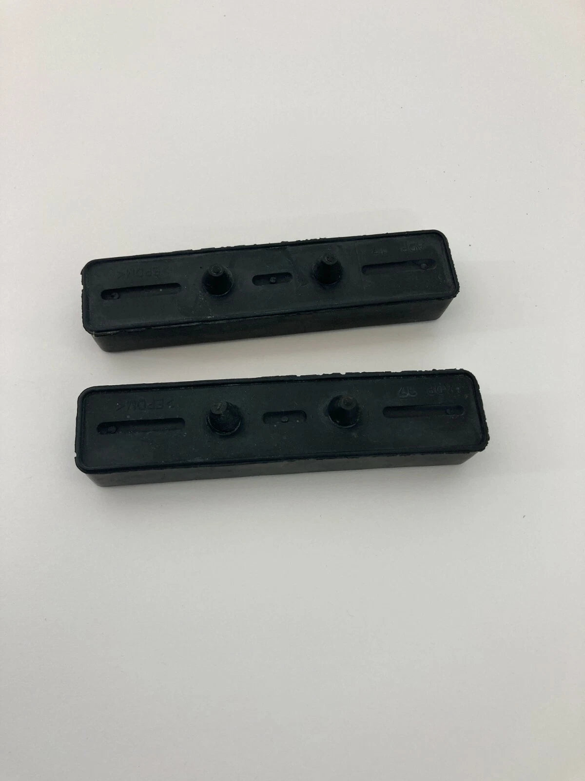2007 PONTIAC G6 SEDAN FRONT HOOD ADJUSMENT RUBBER BUMPER STOP SET PAIR OEM
