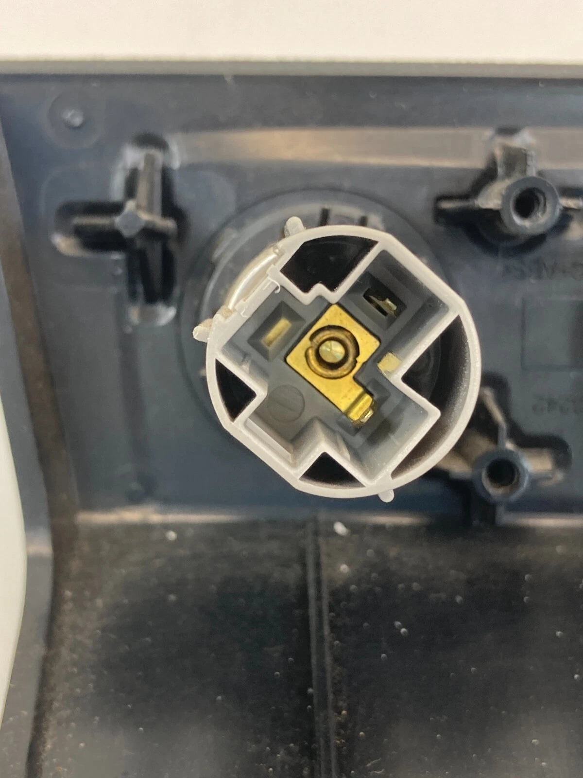 2008-2011 FORD FOCUS CENTER DASH POWER OUTLET 12V PANEL TRIM 8S43-54043D56-A OEM