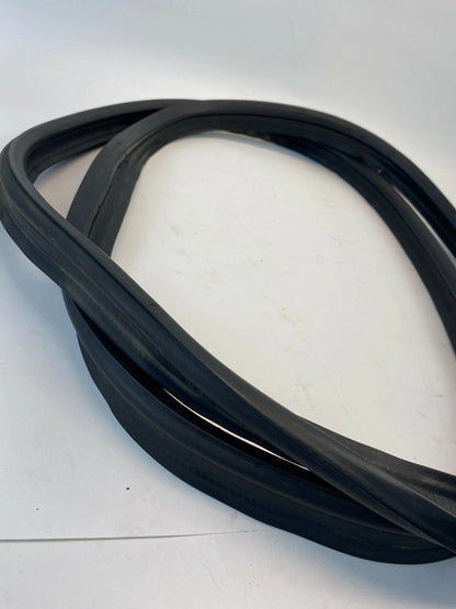 2005 06 07 08 09 FORD MUSTANG REAR TRUNK LID DECK RUBBER WEATHERSTRIP SEAL OEM