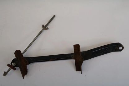 2000-2006 TOYOTA TUNDRA BATTERY BRACKET SUPPORT RETAINER HOLD DOWN CLAMP OEM