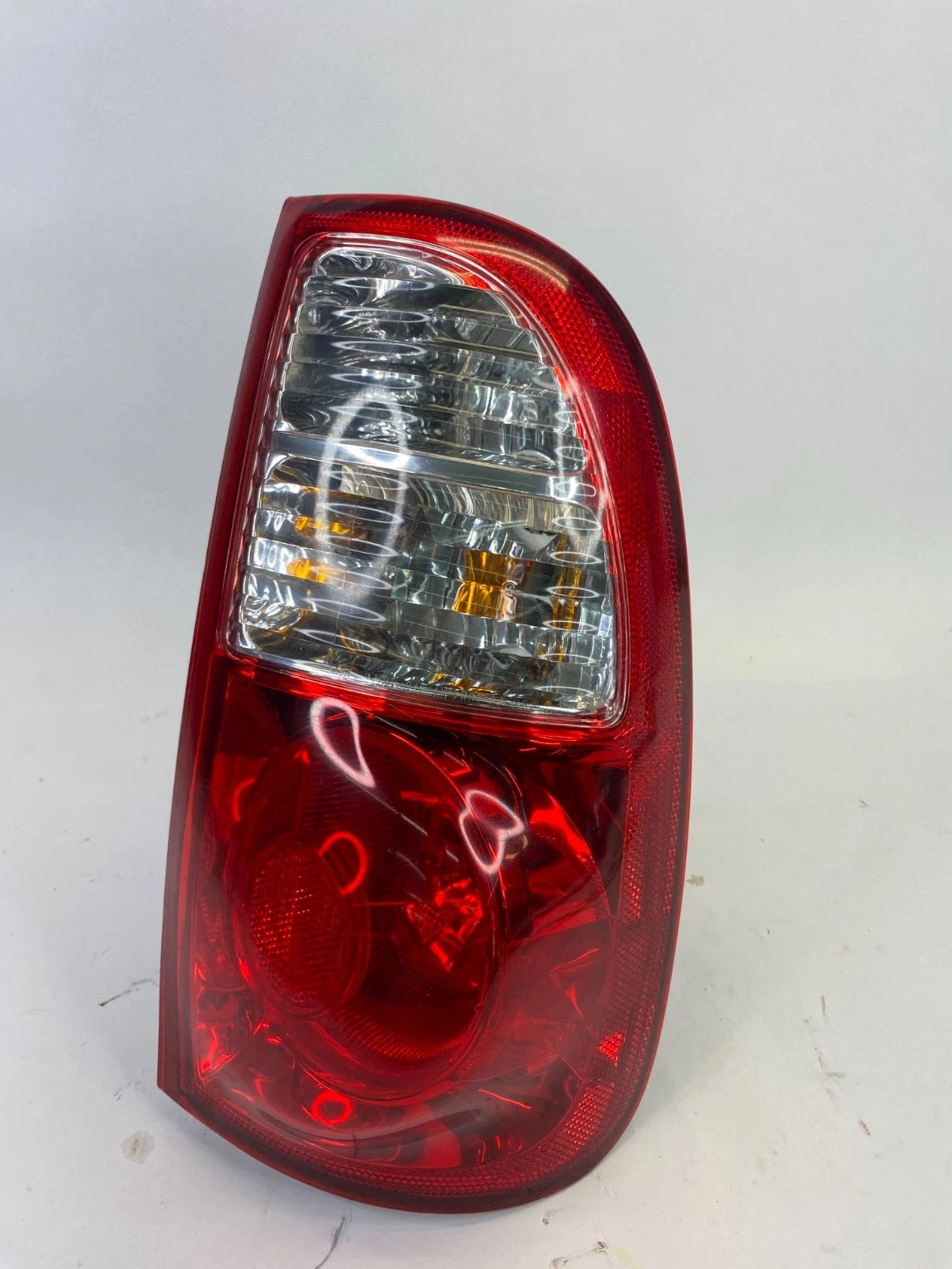2005 2006 TOYOTA TUNDRA REAR RIGHT SIDE TAIL LIGHT TAILLIGHT ASSEMBLY OEM