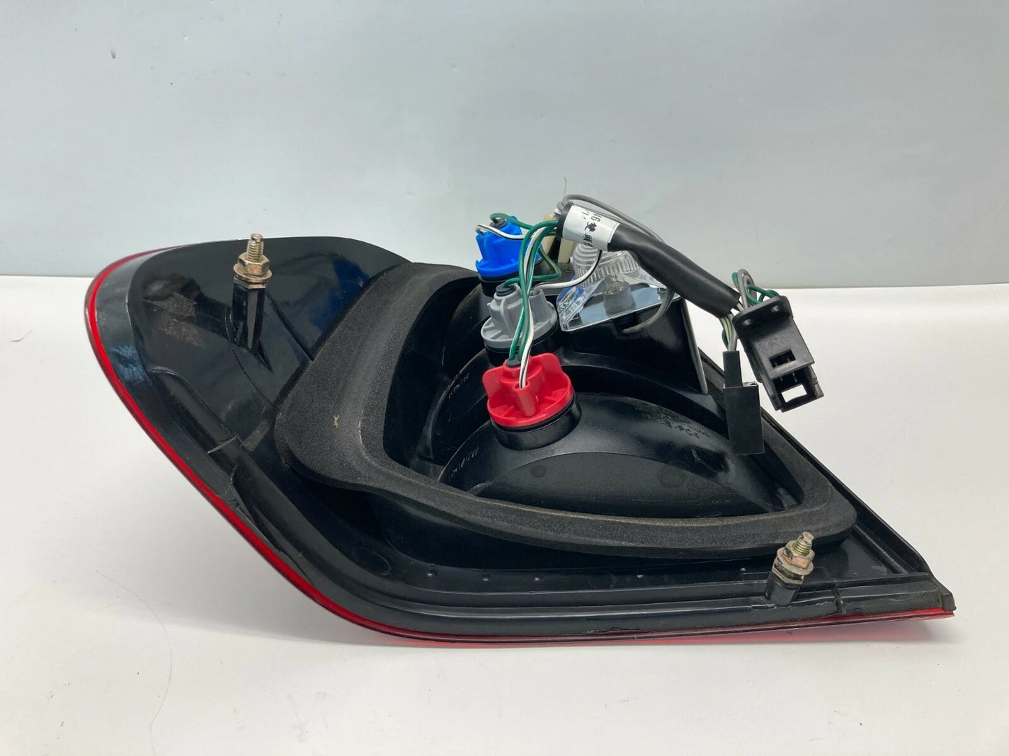 2001 BMW 3-SERIES 325I SEDAN REAR RIGHT PASSENGER SIDE OUTER TAILLIGHT TAIL LAMP