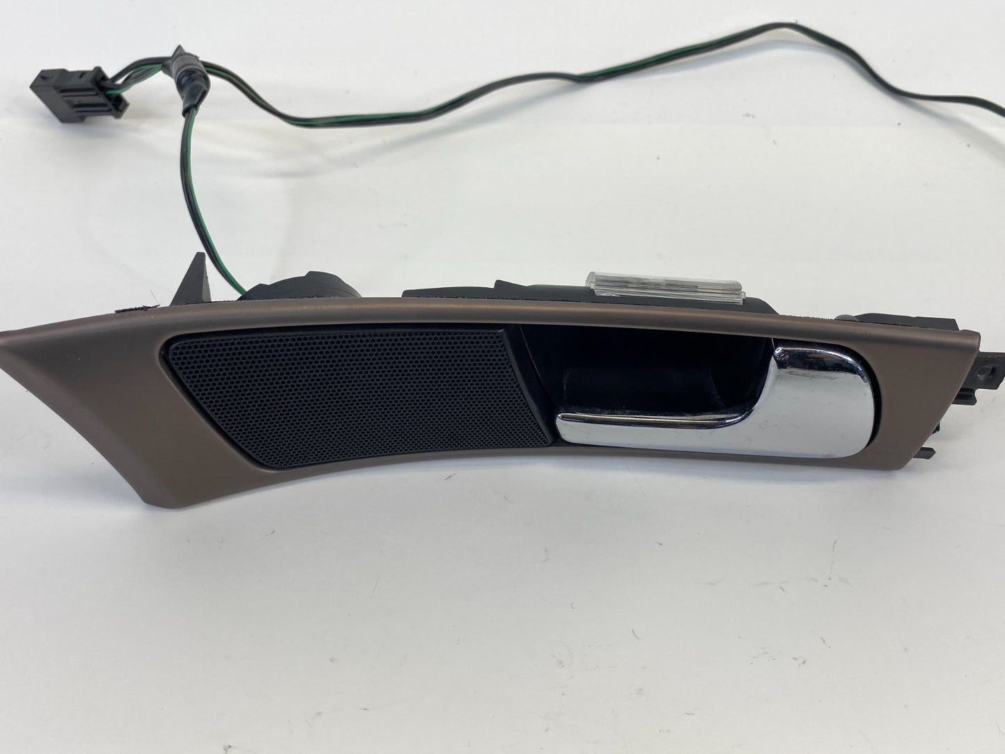 98-01 Audi A6 Quattro Front Right Side Interior Door Handle W/ Tweeter 4B0035399