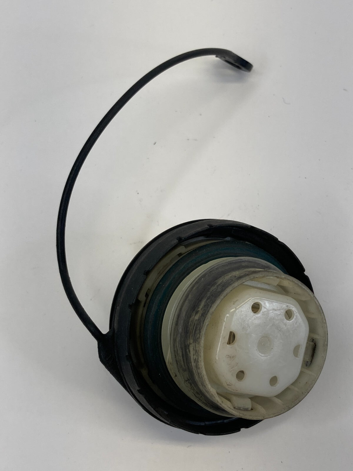 2011-2016 LaCrosse 2011-2017 Regal Fuel Filler Tank Cap Gas Top Cover OEM