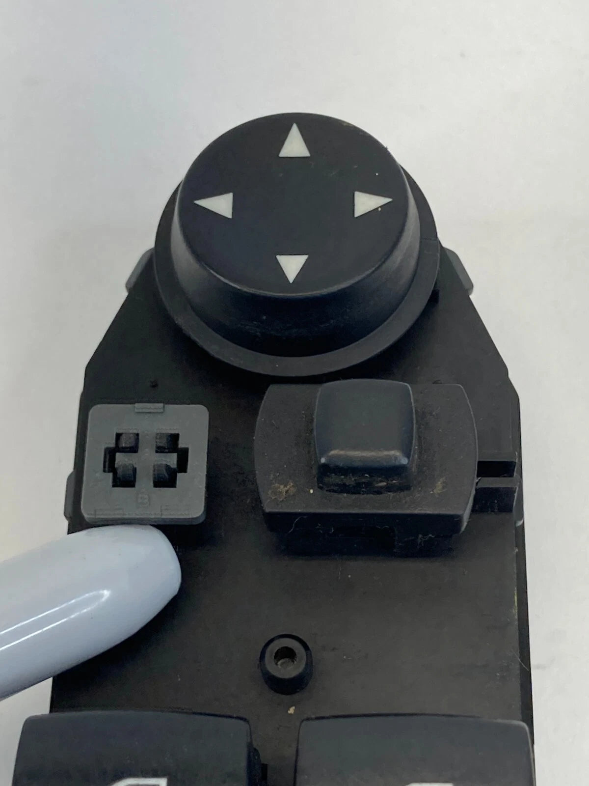 2004-2007 BMW 530I 525I FRONT LEFT DRIVER POWER MASTER WINDOW SWITCH 6951905 OEM