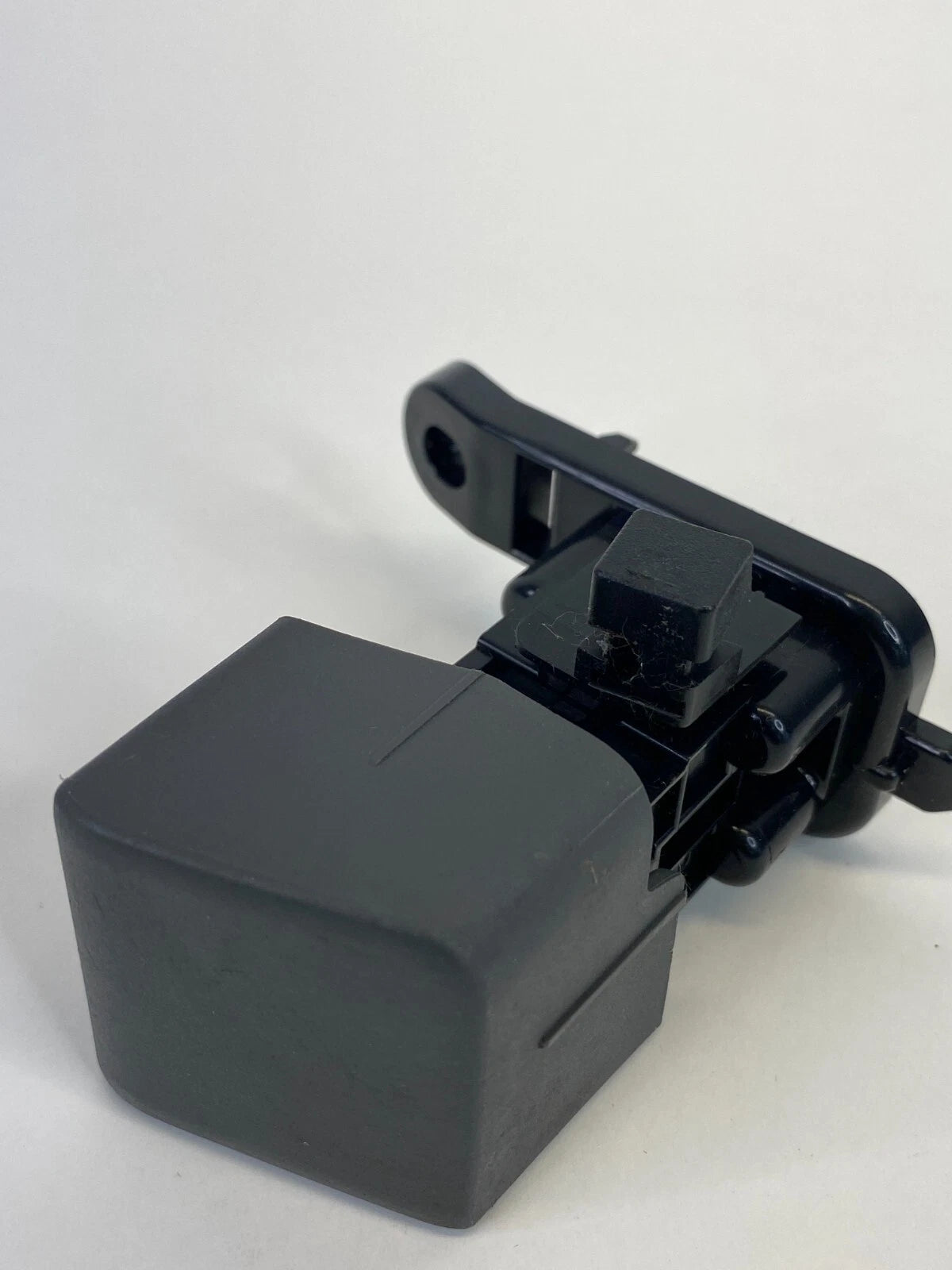 2010-2015 TOYOTA PRIUS GLOVE BOX COMPARTMENT LATCH LOCK RELEASE BUTTON OEM