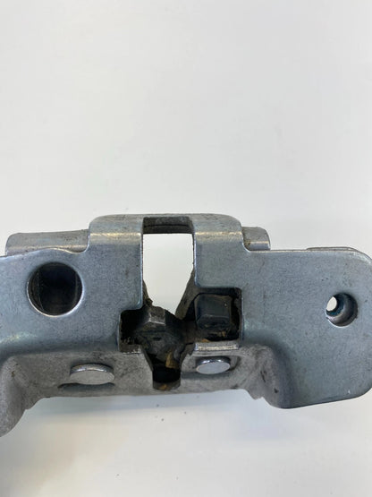 2009-2014 VOLKSWAGEN ROUTAN REAR RIGHT SLIDING DOOR LATCH LOCK CATCH OEM
