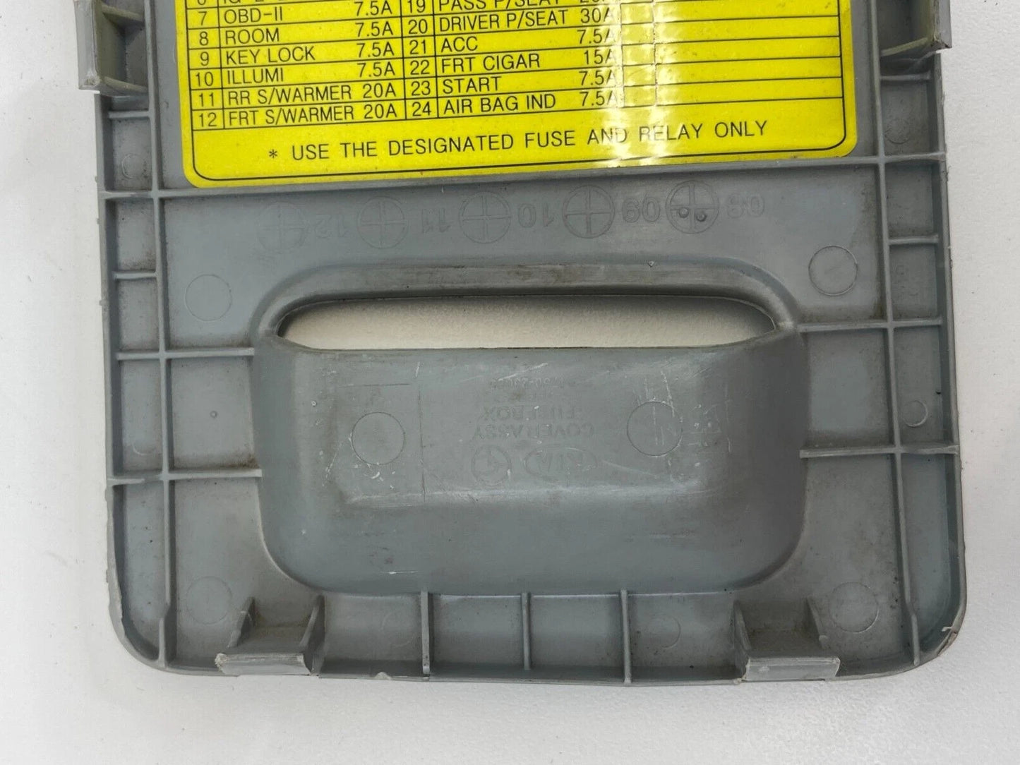 2009 09 KIA BORREGO DASH FUSE BOX END CAP COVER LID TRIM 84760-2J000 OEM