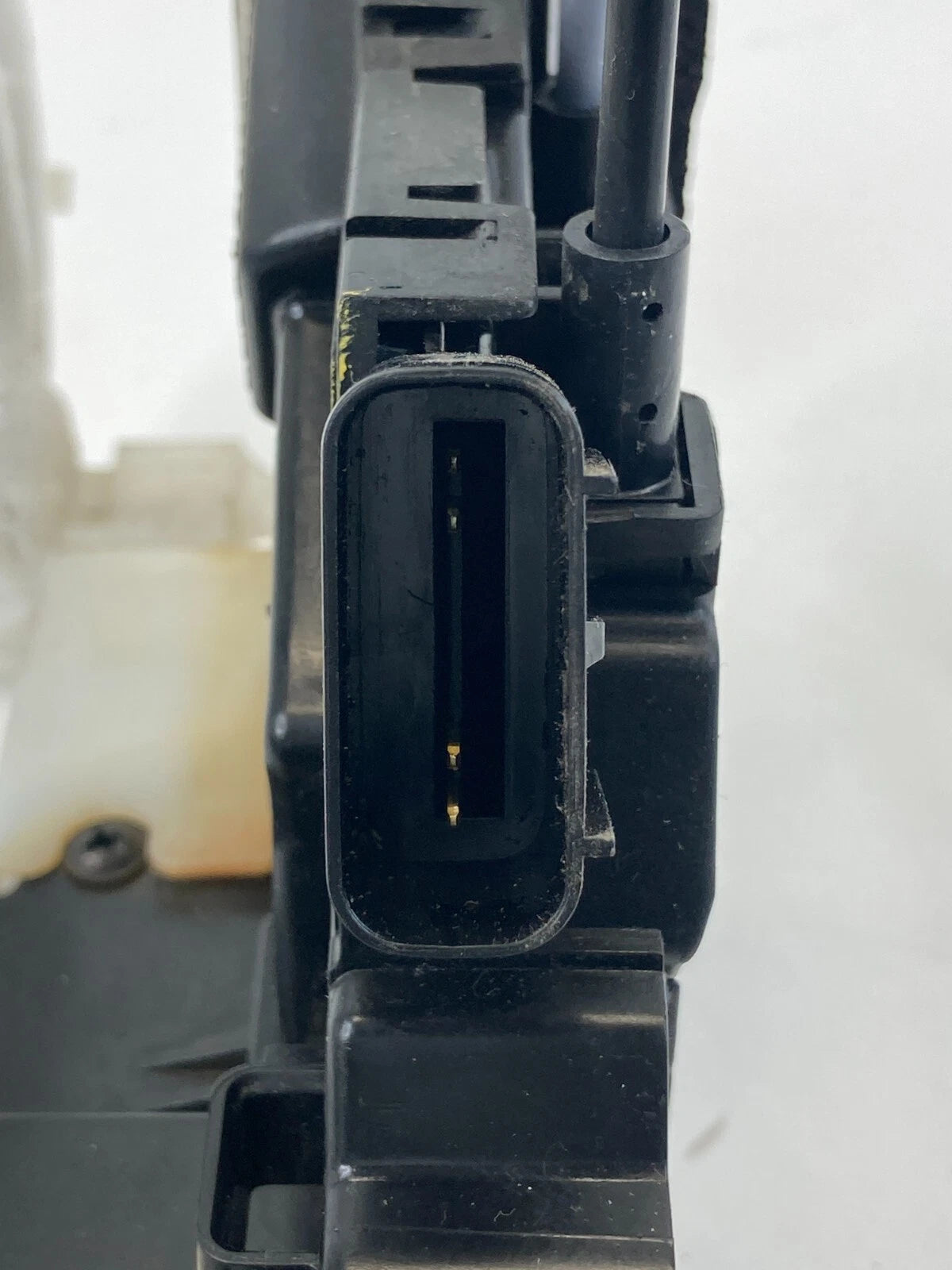 11-16 HYUNDAI ELANTRA FRONT RIGHT PASSENGER SIDE DOOR LOCK LATCH 813203X010 OEM