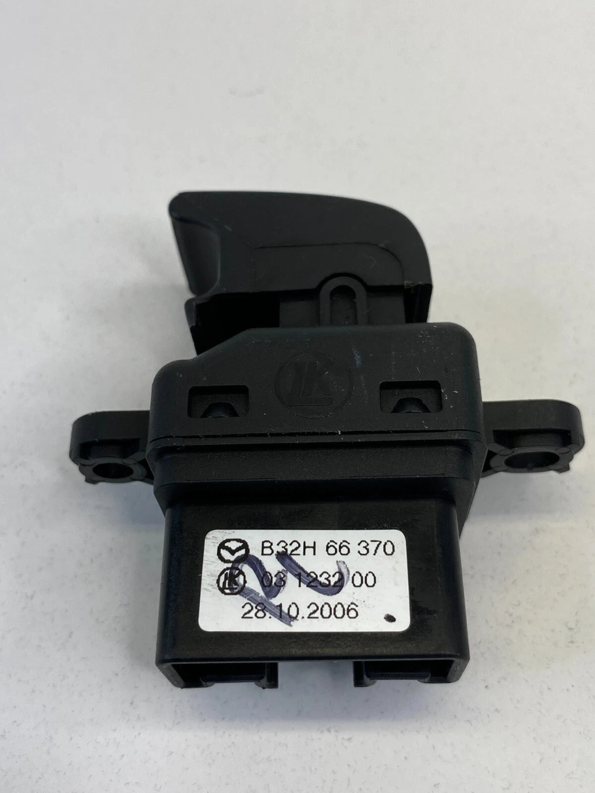2004-2009 MAZDA 3 MAZDA3 REAR LEFT SIDE DOOR POWER WINDOW SWITCH B32H-66-370 OEM