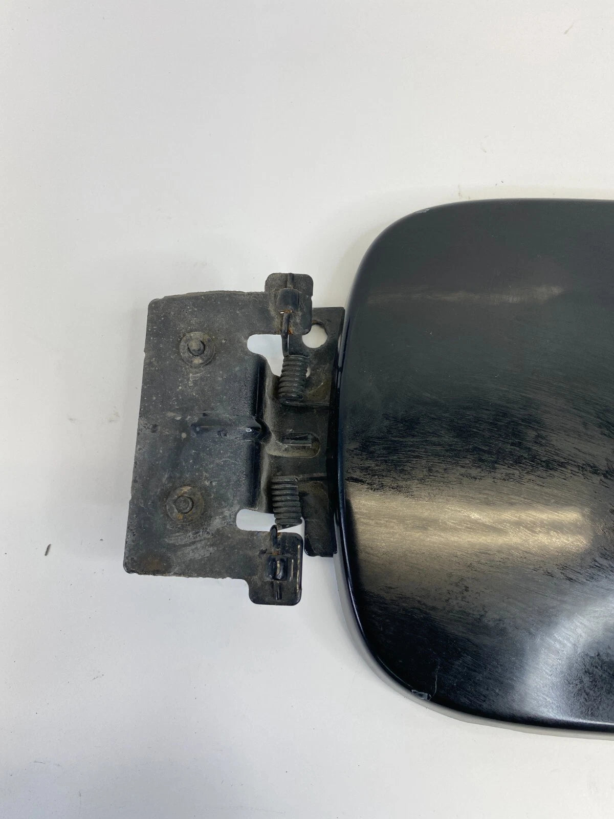 02 03 04 05 06 07 SATURN VUE 3.5L A/T FUEL FILLER DOOR GAS LID COVER OEM