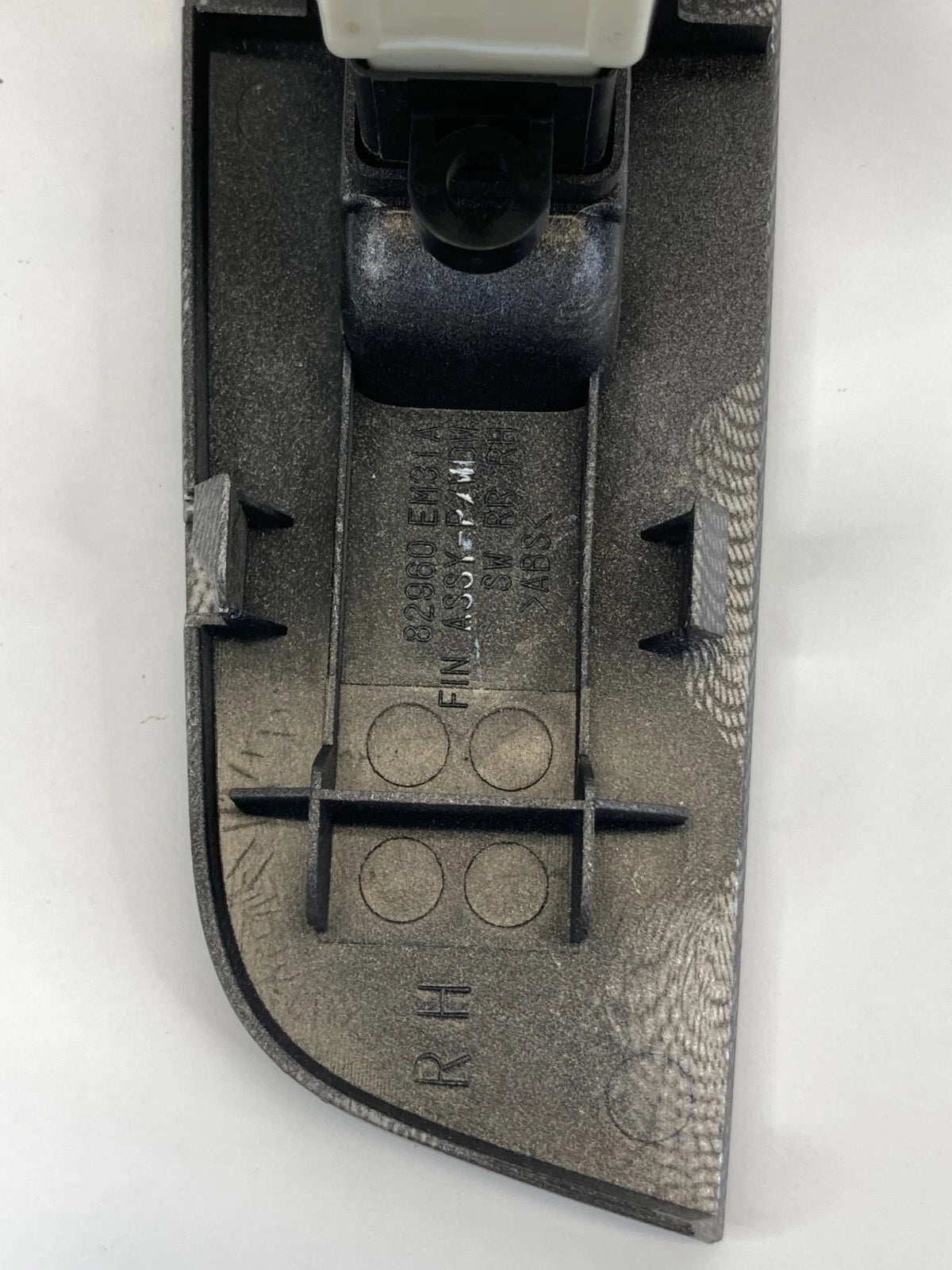 2007-2009 NISSAN VERSA REAR RIGHT PASSENGER SIDE WINDOW SWITCH 82960-EM31A