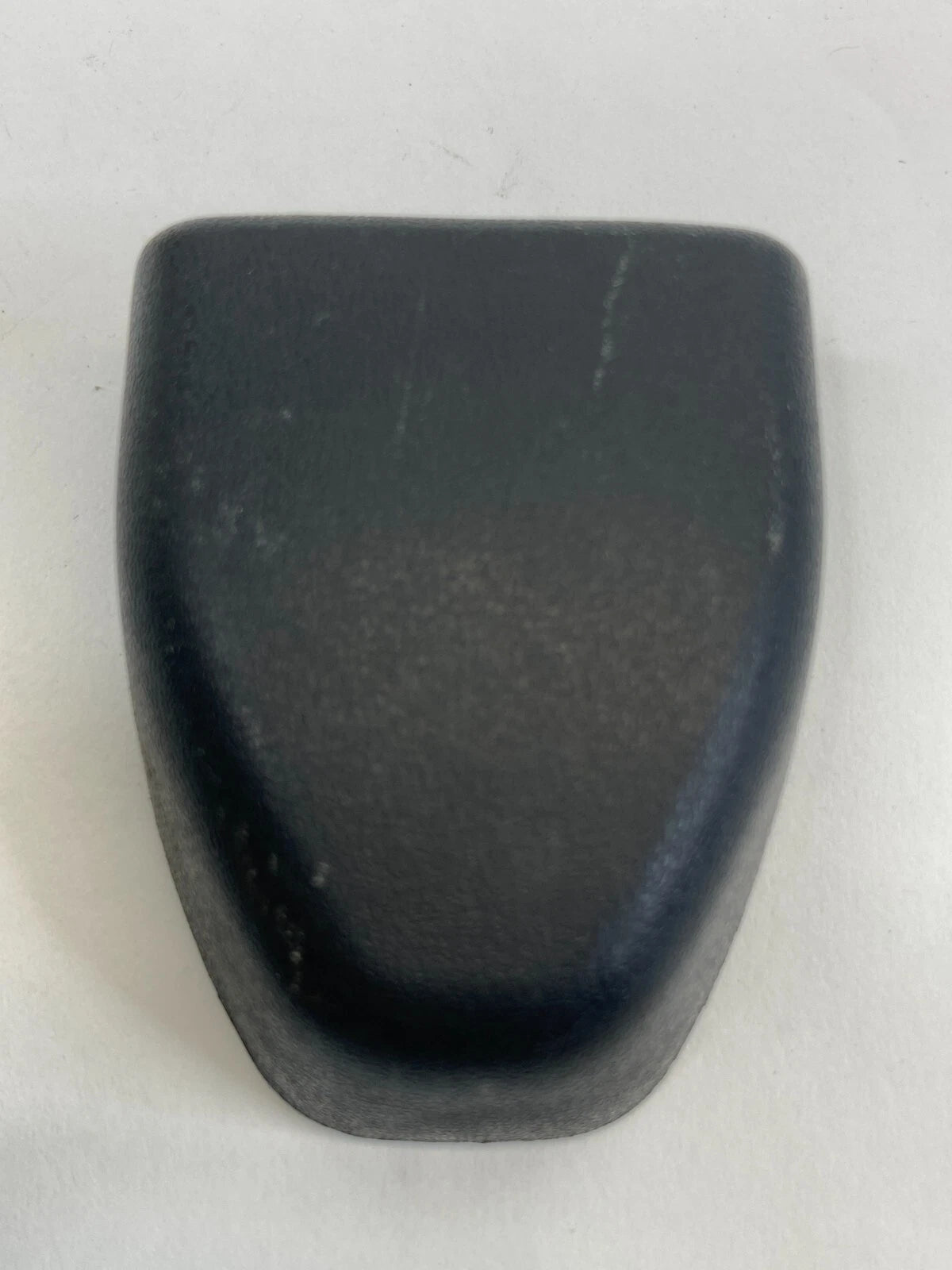 2006-2009 TOYOTA PRIUS FRONT LEFT DRIVER SIDE SEAT BELT GUIDE TRIM LOWER COVER