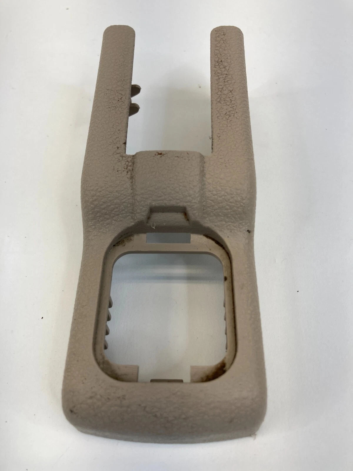 05 06 07 08 09 10 KIA SPORTAGE FRONT RIGHT SIDE SEAT TRACK COVER TRIM CAP OEM