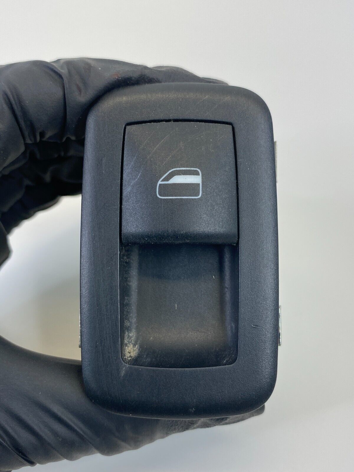 2009-2014 VW Routan Rear Right Sliding Door Power Window Switch 68020400AC OEM