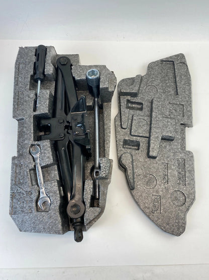 2004-2006 KIA AMANTI SPARE TIRE JACK & TOOL KITS W/ CASE ASSEMBLY 9149-3F200-3