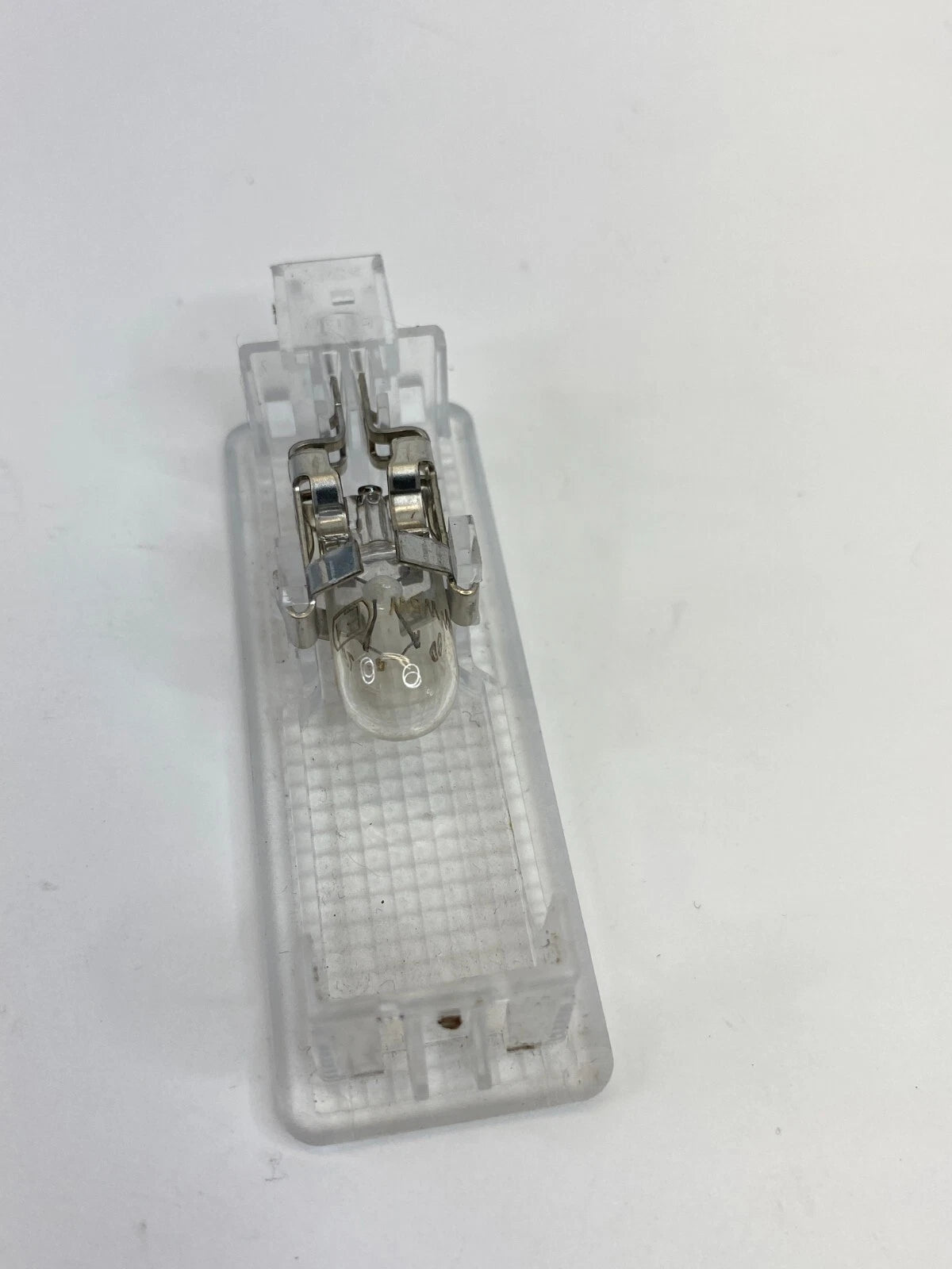 2002 2003 2004 2005 BMW 745I 745LI DASH GLOVE BOX LIGHT COMPARTMENT LAMP 6902911