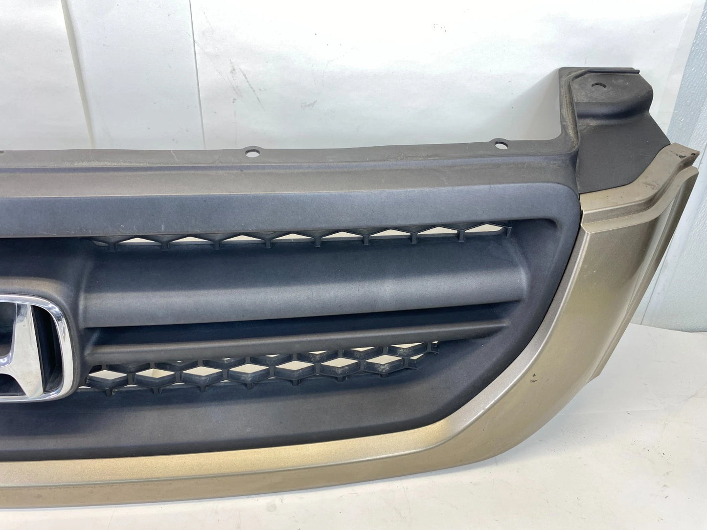 2003 2004 2005 HONDA PILOT FRONT UPPER GRILL GRILLE 75101-S9V-A000 OEM