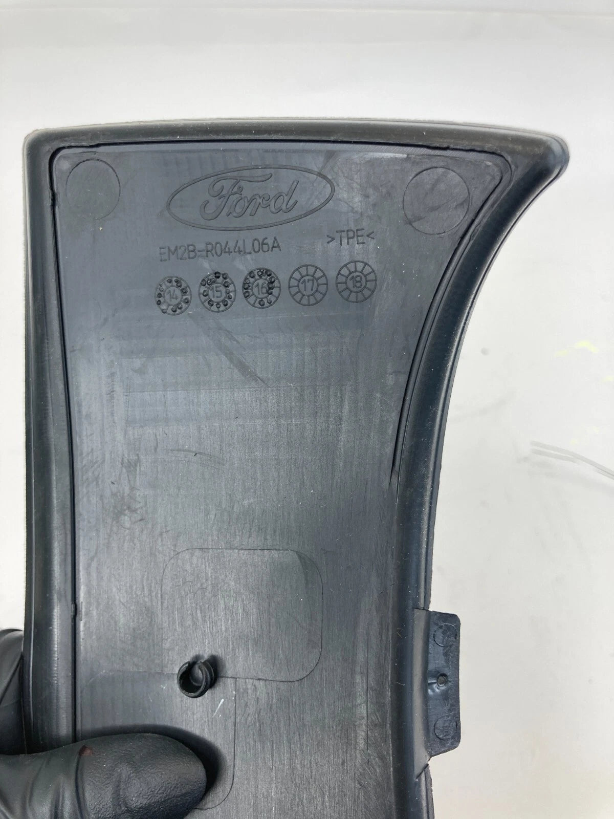 2015-2019 FORD EDGE FRONT CENTER CONSOLE STORAGE TRAY MAT EM2B-R044L06A OEM