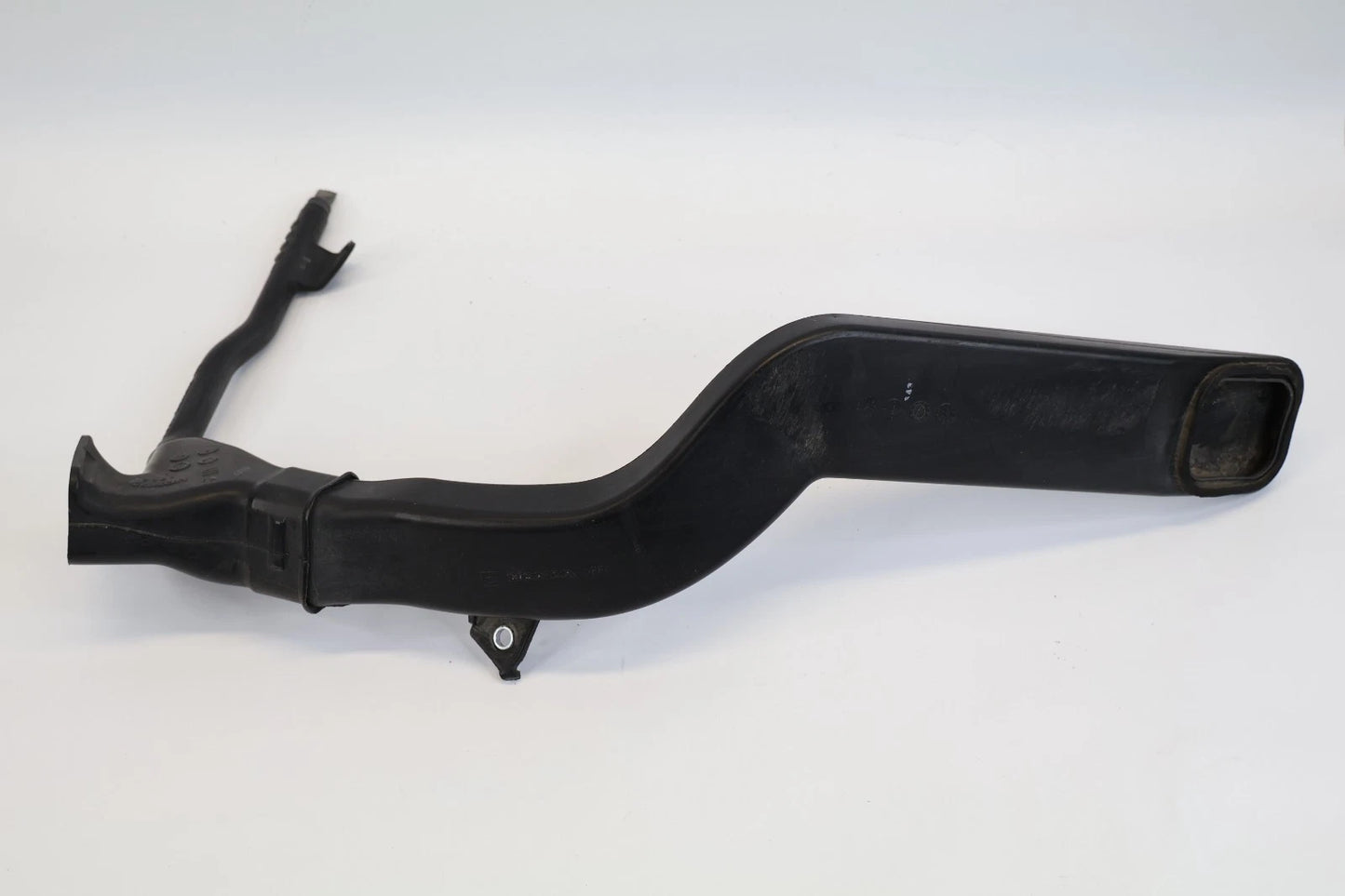 2016-2018 HONDA PILOT 3.5L FRONT INTAKE BATTERY AIR DUCT ASSEMBLY OEM