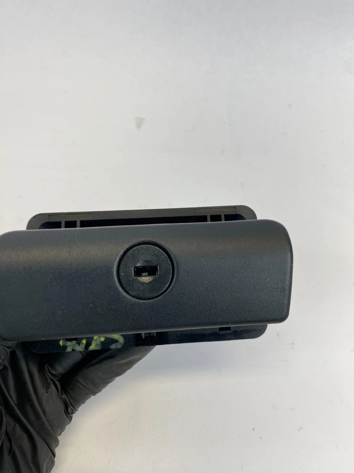 2009-2011 BMW 328I XDRIVE SEDAN DASHBOARD GLOVE BOX LOCK LATCH HANDLE OEM