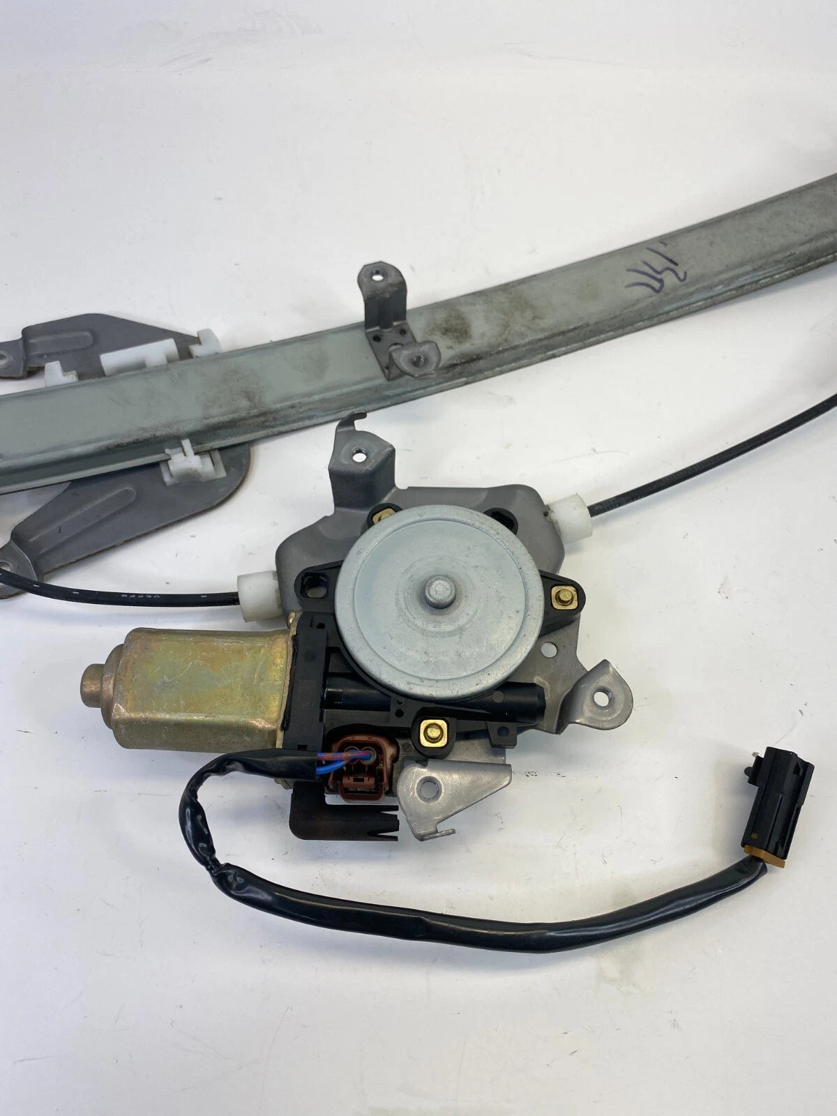 2001-2004 NISSAN PATHFINDER REAR RIGHT SIDE DOOR WINDOW REGULATOR W/ MOTOR OEM