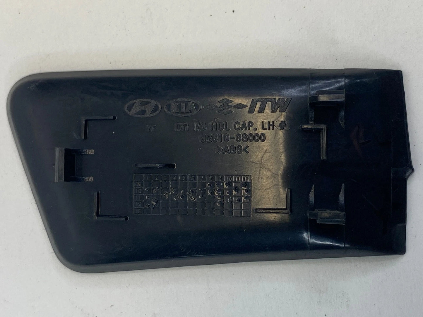 2011-2014 HYUNDAI SONATA REAR LEFT INNER DOOR HANDLE SCREW CAP COVER 82619-3S000