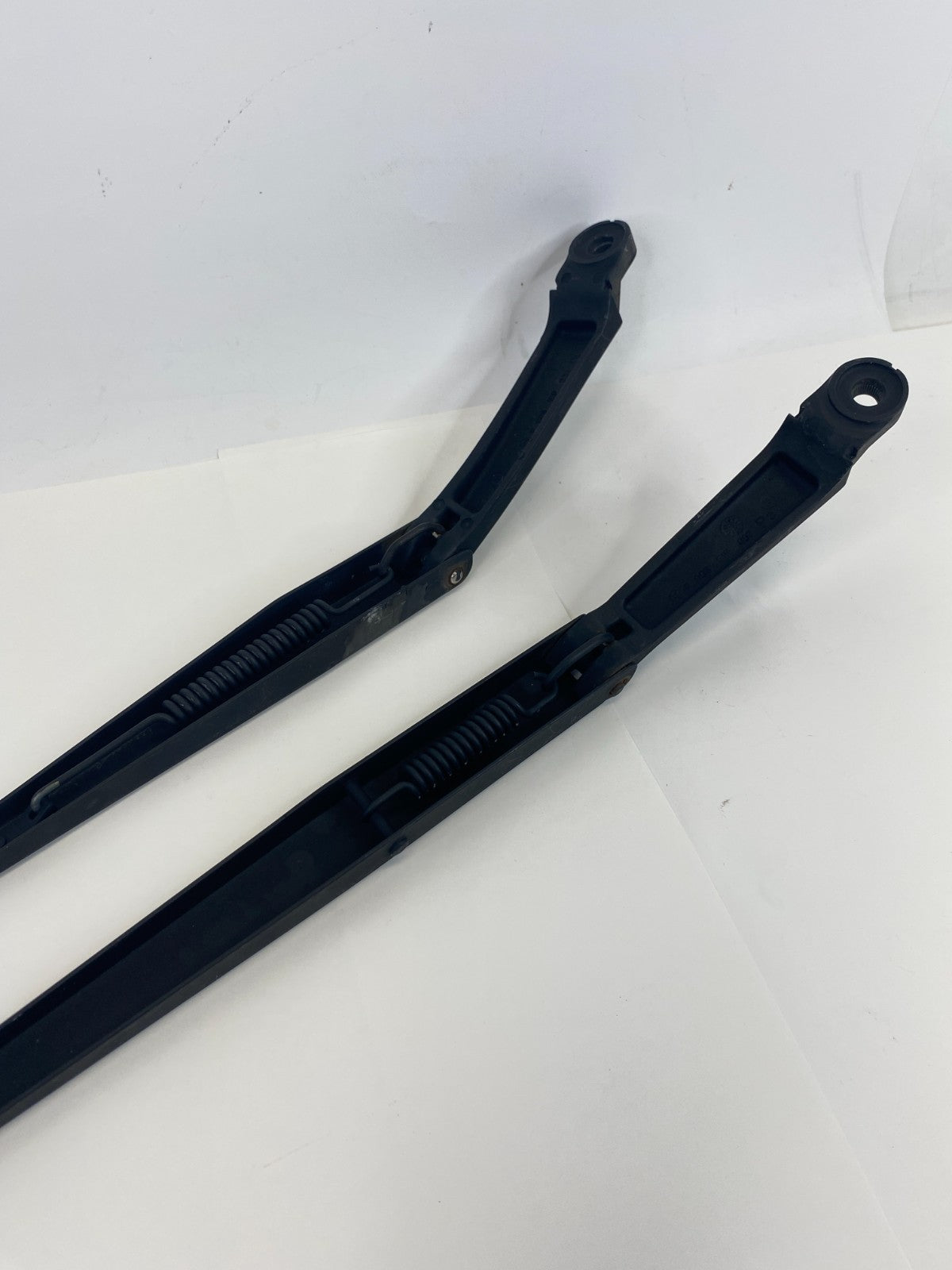 05 06 07 08 09 10 Kia Sportage Windshield Front Left & Right Wiper Arm OEM