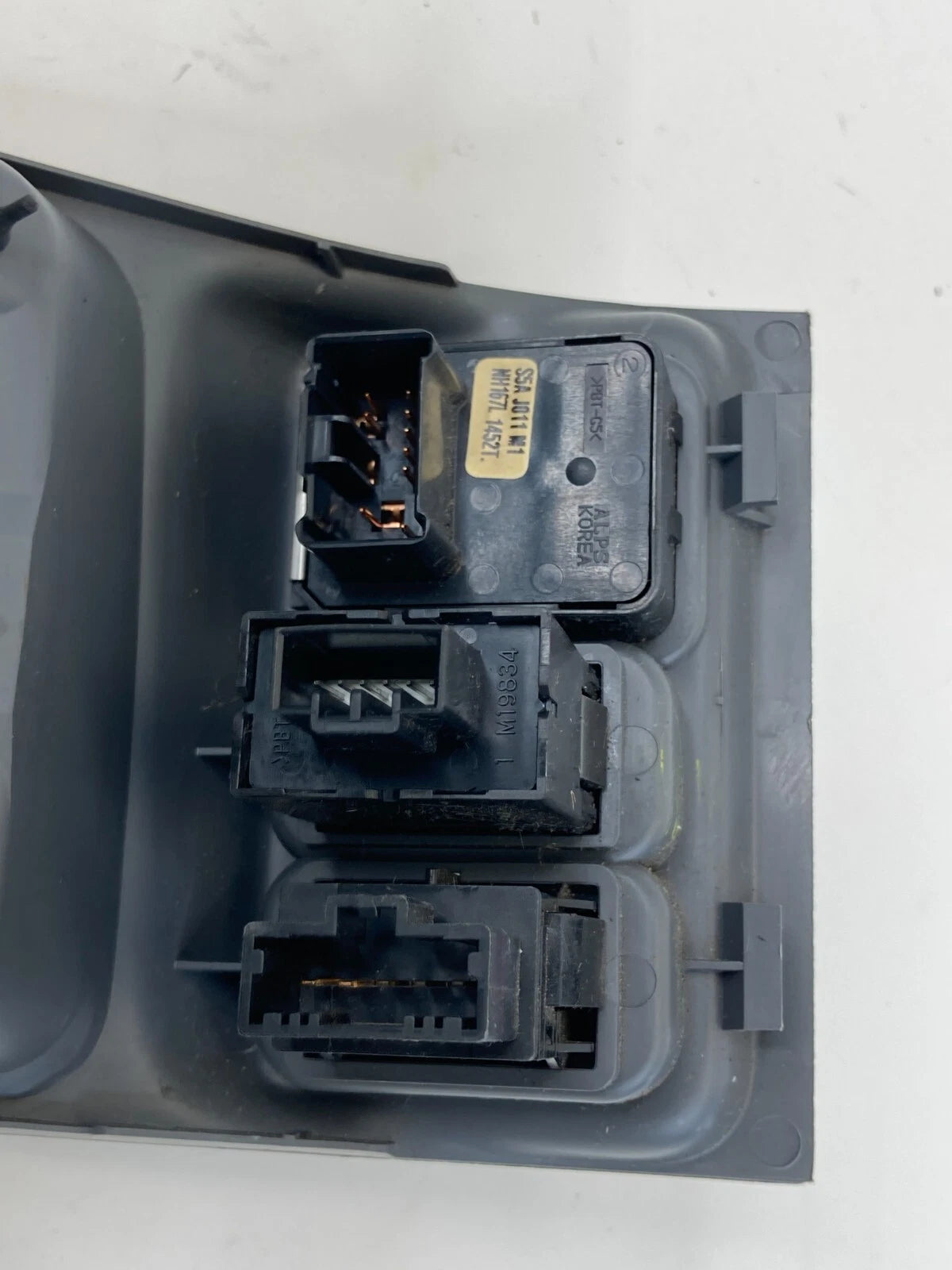 01-05 HONDA CIVIC LEFT DRIVER DASH STORAGE COMPARTMENT W/ SWITCHES OEM 77751-S5A