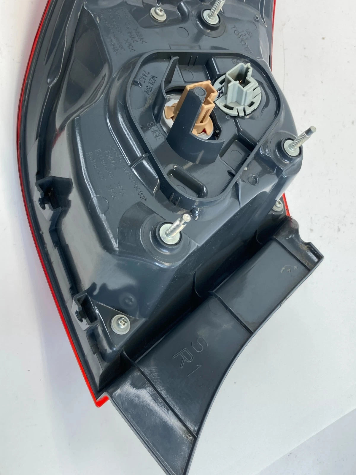 2014-2016 Toyota Corolla SEDAN Rear Right Side Tail Light Taillight Outer Lamp