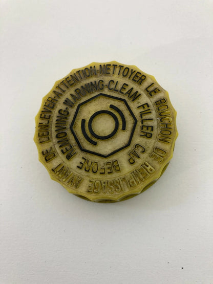 2005-2010 CHRYSLER 300 MASTER CYLINDER RESERVOIR BOTTLE GAS TANK CAP COVER