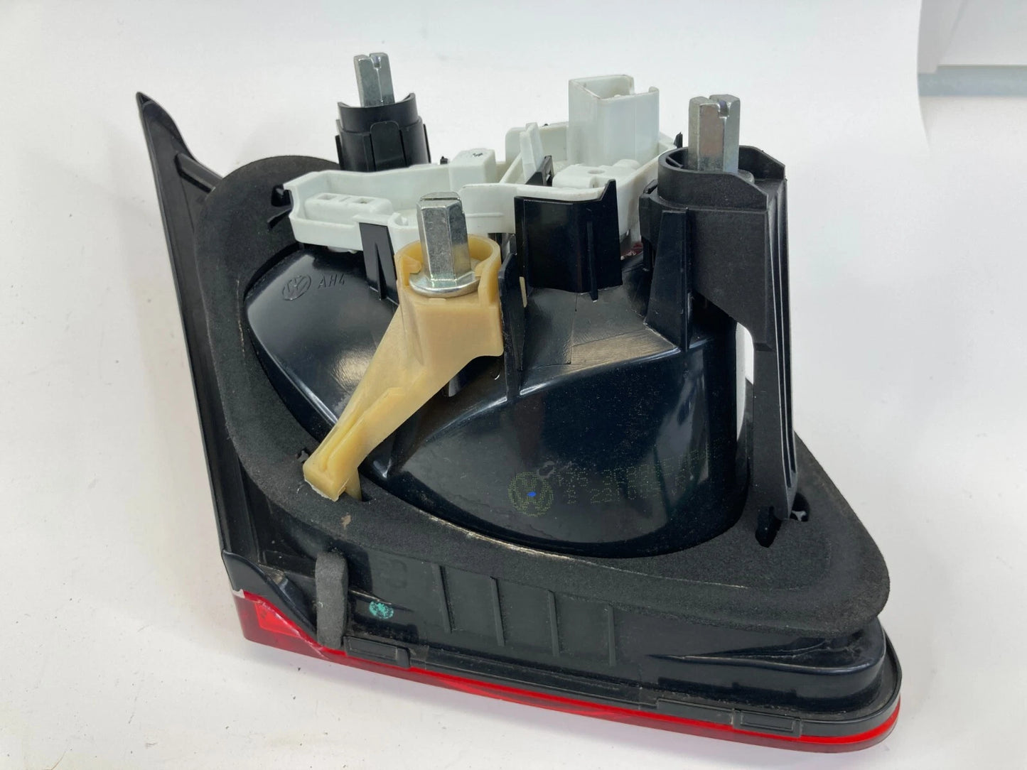 2009-2012 VOLKSWAGEN VW CC REAR RIGHT INNER TRUNK TAIL LIGHT 3C8945094 OEM