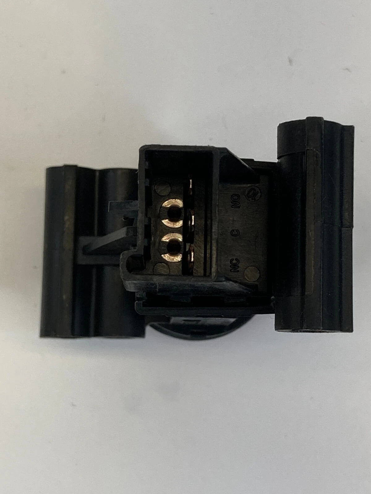 2008-2011 FORD FOCUS FIRST INERTIA FUEL PUMP SHUT-OFF SWITCH BUTTON OEM