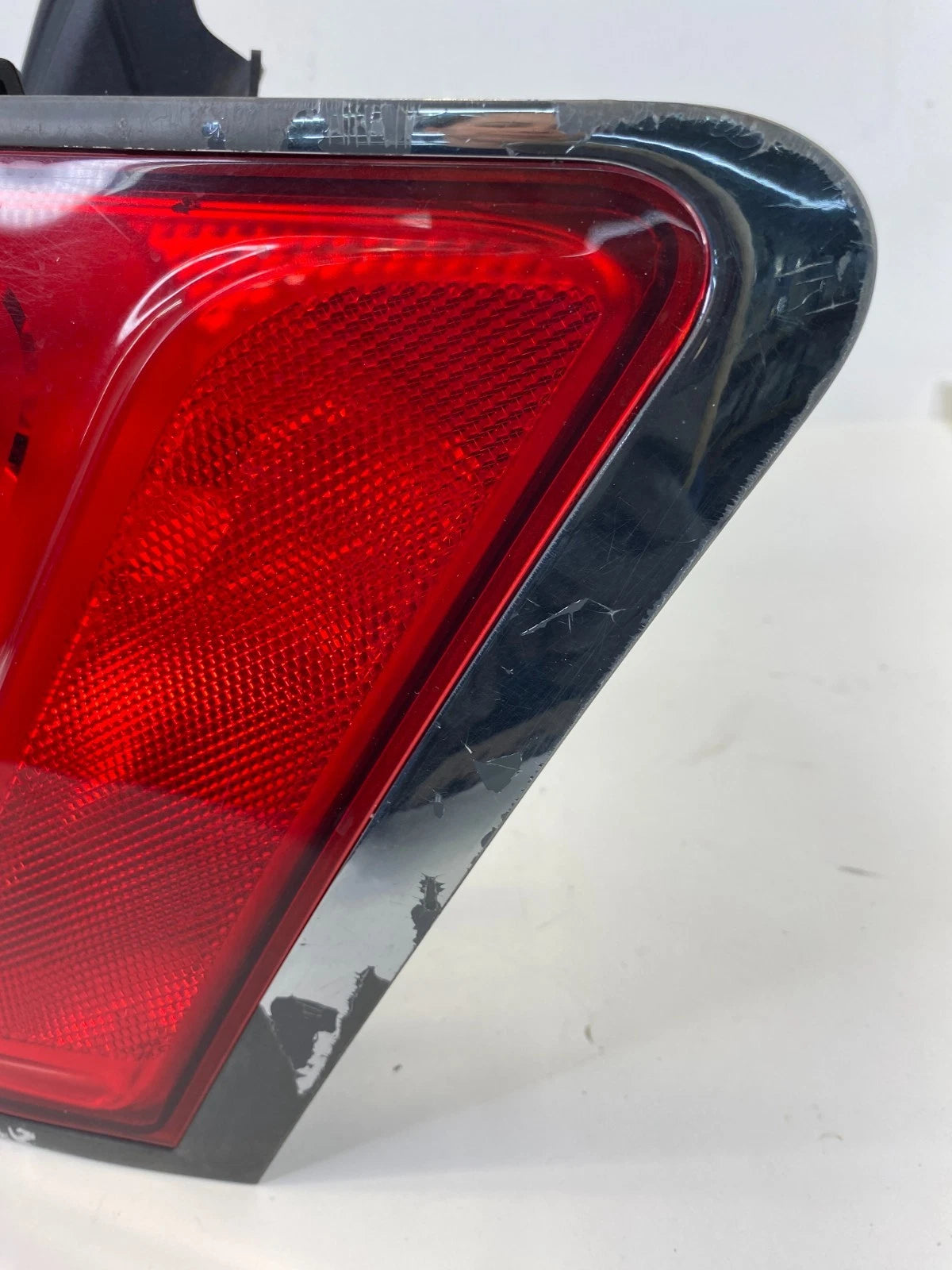 2010-2012 FORD TAURUS REAR RIGHT PASSENGER OUTER QUARTER TAIL LIGHT TAILLIGHT