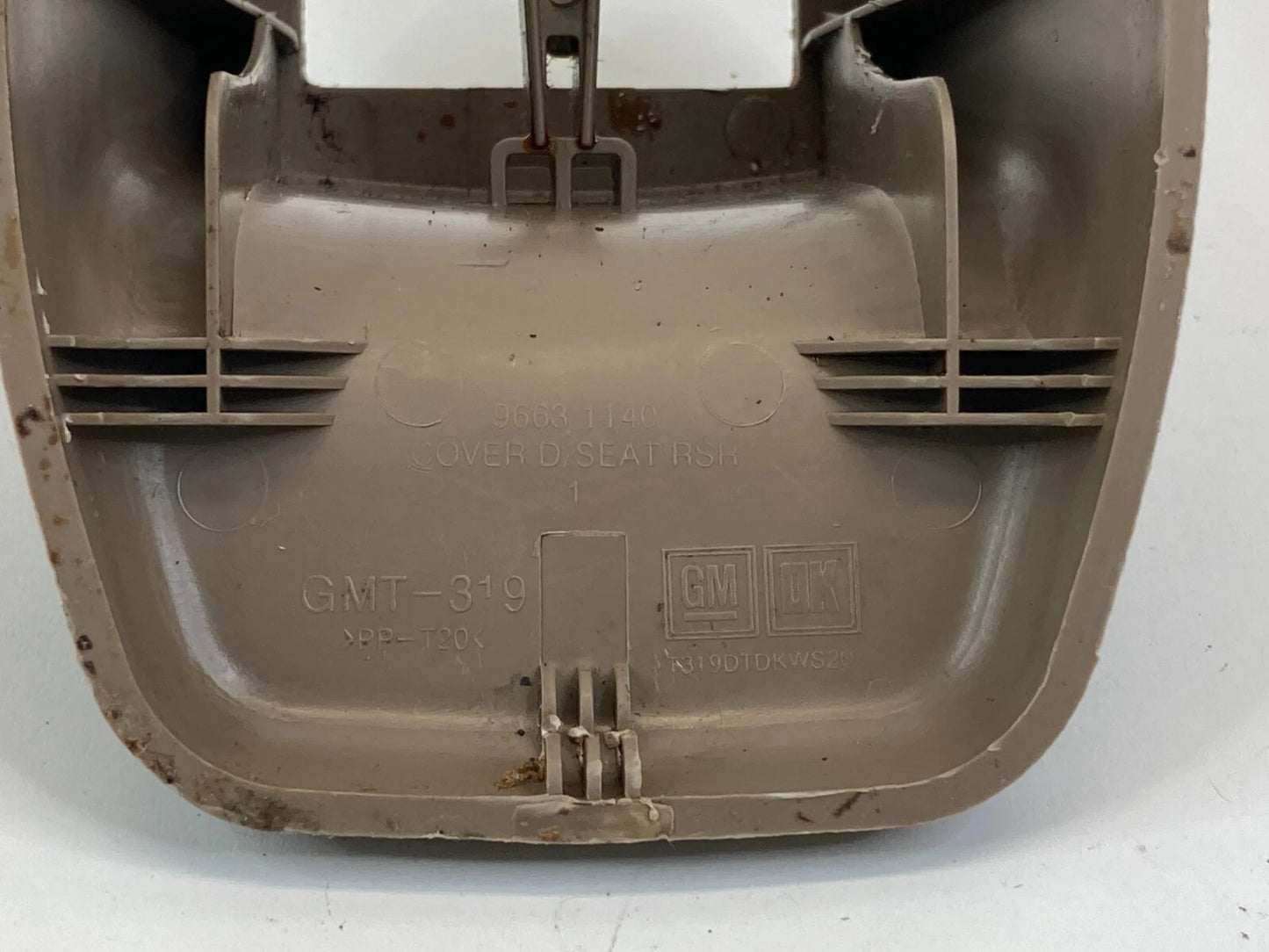 2008-2010 SATURN VUE FRONT RIGHT SEAT TRACK END COVER TRIM CAP 96631140 OEM