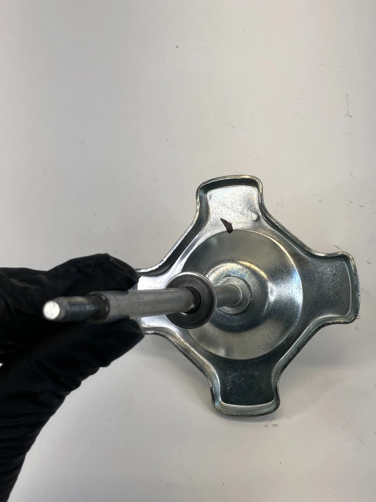 11-15 FORD EXPLORER 13-15 INTERCEPTOR SPARE TIRE HOLDER RETAINER HOLD DOWN BOLT