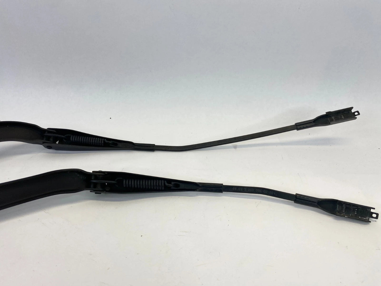 2009-2013 BMW 328I XDRIVE FRONT WINDSHIELD WIPER ARM PAIR SET 61617-253-386-02