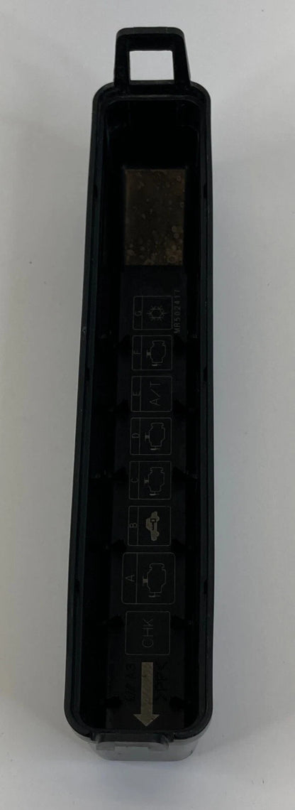 04-12 MITSUBISHI GALANT 2.4L AT ENGINE RELAY BOX COMPARTMENT CAP COVER MR502417