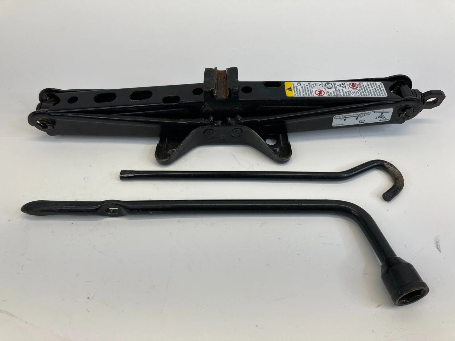 2002-2010 SATURN VUE SPARE TIRE LUG NUT WRENCH JACK HOIST ASSEMBLY 13500018 OEM