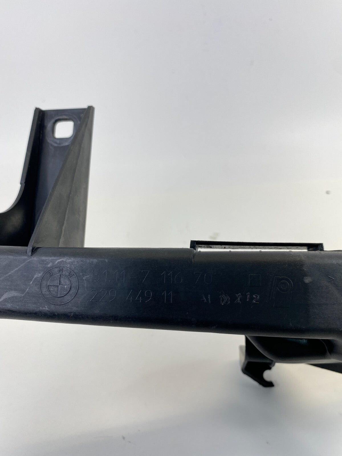 2006 06 BMW 330xi 330i Sedan Left Headlight Lamp Mount Bracket 51117116707 OEM