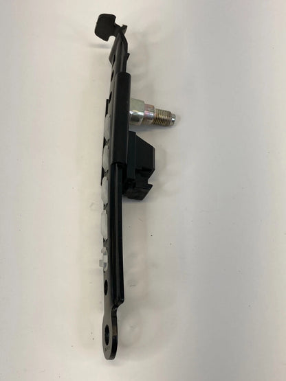 2006-2008 LEXUS RX400H FRONT RIGHT SIDE SEAT BELT HEIGHT ADJUSTER D526001 OEM