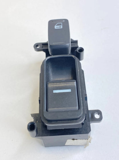 2003-2008 HONDA ACCORD SEDAN FRONT RIGHT DOOR WINDOW BUTTON SWITCH M22699 OEM